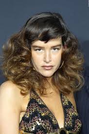 The saucy star of the popular hbo series was slapped with an assault rap the claws came out early sunday morning, when huerta, 26, clashed with swetra for unspecified reasons in the trendy hotel at 848 washington. Paz De La Huerta Medium Curls With Bangs Paz De La Huerta Hair Looks Stylebistro