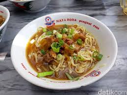 Ia lebih bersemangat dan bangkit dari keterpurukan menjadi seorang penjual mie ayam di depan masjid lautze, hingga kini. Jualan Mie Ayam Kita