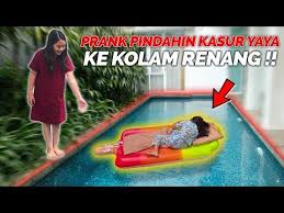 Prank Pindahin Kasur Alia Ke Kolam Renang Dia Hampir Kebangun Youtube Di 2020 Kolam Renang Entertainment Kolam