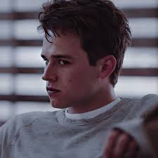 She recorded 13 audio files where she explains the reasons. Icon Justin Foley Justin Foley 13 Reasons Why Netflix Justin 13 Reasons Why