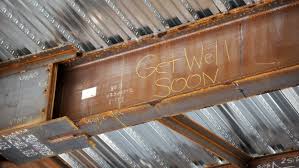 Average hourly pay was ​ $32.11 ​, which makes the average construction worker salary per year approximately ​ $64,220 ​, assuming they work 40 hours per week and 50 weeks each year, which isn't. Construction Workers Send Get Well Note To Girl With Cancer At Missouri Hospital