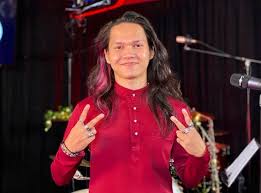 Sentuhan hari raya composed by: Amir Masdi Muncul Dengan Hari Ini Hari Raya Bukan Untuk Tandingi Lagu Lama Hiburan Mstar