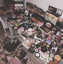 Make Up Panosundaki Pin