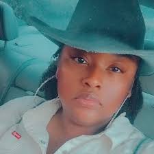 I've only seen vegan loaves, but she took it up a notch. I am loving the  creativity! #Smashorpass #cheflisareacts