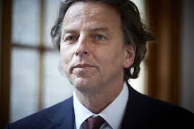 Volgens buitenlandse zaken laat de situatie niet langer toe dat de ambassadeur zijn functie in seoel op een serene manier kan uitoefenen. Koenders Volgt Timmermans Op Als Minister Van Buitenlandse Zaken De Volkskrant
