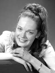 ELIZABETH HARMAN (1943-1987) 23 de diciembre de 1943 nace Elizabeth Harman,  actriz de cine, teatro y televisión estadounidense. En 1964, la joven  actriz fue a una prueba de cámara hecha por la