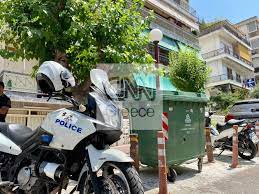 Όπως μετέδωσε το mega, ένας άνδρας σκότωσε τη σύζυγό του μέσα στο σπίτι τους και στη συνέχεια ομολόγησε την πράξη του. Zcbtq3lepcnmam