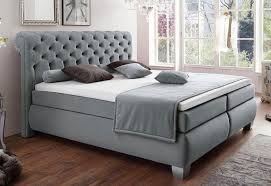 Ein blaues boxspringbett passt in ein schlafzimmer mit einer einrichtung in den farben weiß und anthrazit sowie zu hellbraunem holz. Boxspringbett Chesterfield Knopfheftung Im Kopfteil Online Kaufen Otto