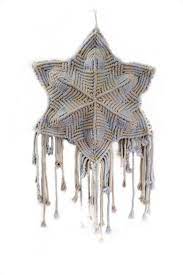 Plain weave with extended looped wefts/warps(?); Macrame Wikipedia