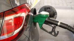 Petrol fiyatlarındaki yükseliş sonrası akaryakıt ürünleri üzerinde oluşan fiyat artışı beklentisi benzinde gerçekleşti. Benzine Buyuk Zam Ekonomi Haberleri
