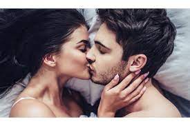 Meistens wenn wir uns treffen liegen wir die meiste zeit einfach im bett und kuscheln, weil das für uns momentan einfach das schönste ist. Besser Kussen Die Anleitung Zum Profi Kuss Men S Health
