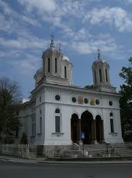 Biserica ortodoxa ii praznuieste pe 21 mai, pe sfintii imparati constantin si mama sa, elena. Biserica Sf Imparati Constantin Si Elena Mapio Net