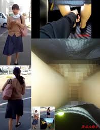 至高の逆さ撮りの瞬間130！激カメラ目線！清楚系美女のセンターシームをばっちり撮りました | アダルト動画・画像のコンテンツマーケット Pcolle