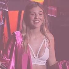Get in touch with bárbara bandeira (@barbarabandeira8) — 593 answers, 402 likes. Barbara Bandeira Fas Auf Twitter Rock In Rio Lisboa 2018 A Bandeirinha