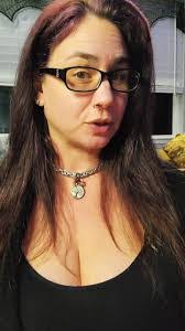 Danielle Sinn's Instagram, Twitter & Facebook