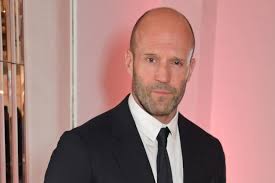 Statham made his big screen debut in a pair of guy ritchie films, lock, stock and two smoking barrels in 1998 and snatch in 2000. Alle Bilder Jason Statham Verkauft Sein Beach House In Malibu Gq Germany