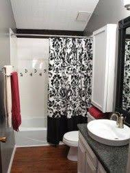 صور حمامات ديكورات حمامات مفارش للحمامات اكسسوارات حمامات White Bathroom Decor Bathroom Colors Bathroom Red