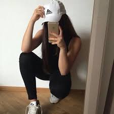 Hidden face aesthetic girls no face. 50 Cute Selfie Poses Ideas Tips For Girls Best For Instagram User