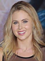 Maisy McLeod-Riera's Portrait Photos