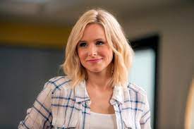 The Good Place Episode 1 10 Chidi S Place Promotional Photos Press Release The Good Place Episodes Kristen Bell Short Hair Styles