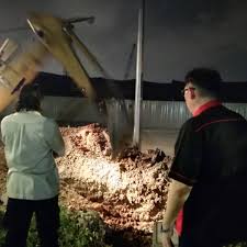 Paip air utama di Jalan Raja...