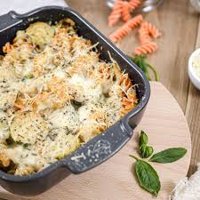 Gratin De Pates Aux Lentilles De Corail Courgettes Basilic Et Emmental Ce Plat Original Tres Parfume Qui Constitu Gratin De Pates Plat Macaroni Au Fromage
