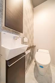 玄関に姿見付きの小物収納ボックス スリッパ収納ボックス 注文住宅ブログ 大阪京都で注文建築専門の工務店は匠建枚方 コフレルスリム トイレのデザイン トイレのアイデア