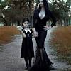 I costumi della famiglia addams, tutti i costumi della famosa serie televisiva: Https Encrypted Tbn0 Gstatic Com Images Q Tbn And9gcsijg1zxlynffod6nnma 4 Mscahrlh6nywdxodvncq Ezfanxl Usqp Cau