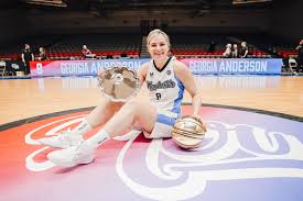 Zay Williams signs for Manchester