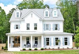 Grab your white paint, get your shiplap, reclaim your wood, and incorporate your rustic metals because it's farmhouse makeover time! White Farmhouse With White Brick Exterior The Painted Brick Siding Paint Color Is Extra Modern Farmhouse Exterior White Farmhouse Exterior White Brick Houses