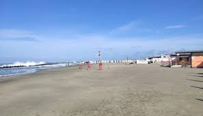 La spiaggia di Come un gatto in tangenziale esiste davvero