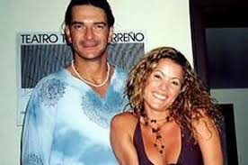 Aos despus de que sus padres decidan no tener ms hijos, como nico hijo varn de la familia. Ricardo Arjona Y Deisy Arvelo Esperan Su Primer Hijo Lachicuela Com