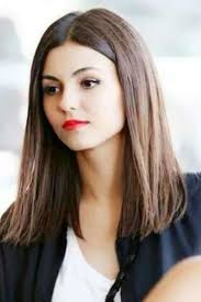 Carre Long Et Raie Au Milieu Coiffure Carre Long Coupe Cheveux Mi Long Lisse Carre Long Cheveux Fins