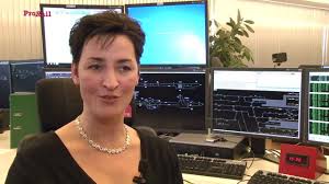 We verdelen het spoor onder alle vervoerders en leiden 24/7 het. Meekijken Met De Treindienstleider Youtube