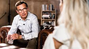 Ulf kristersson pappmaske har to hull for øynene og et elastisk bånd for å holde masken på plass. Ulf Kristersson Hur Ger Vi Barn Med En Tuff Start En Facebook