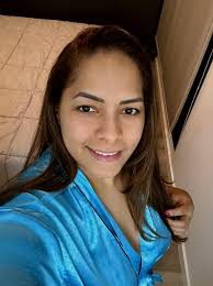 Se ti piaccio, devi accettare le mie rughe e smagliature. Spero vada bene  🥺🫶🏼