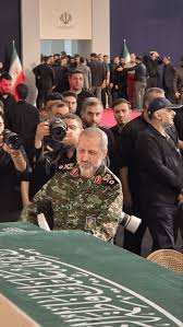 Farsnews | وداع سردار سید مجید موسوی با پیکر رهبر شهید انقلاب