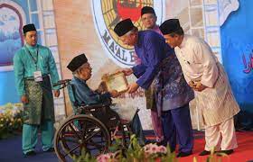 Tun abdul hamid mohamad average rating: New Straits Times On Twitter Tokoh Maalhijrah 1437 Awarded To Ex Chief Justice Tun Abdul Hamid Mohamad At Nat L Level Celebration Http T Co Ajdj3huknb
