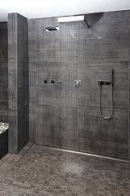 Die Grosse Offene Dusche Im Wellnessbereich Ladt Nach Der Sauna Zum Erfrischen Ein Grosse Dusche Badezimmer Inspiration Offene Duschen