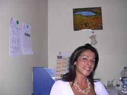 Véronique fontana est avocate au barreau depuis une trentaine d'années et a en parallèle œuvré comme juge au tribunal des mineurs dans le canton de vaud. Emytrb Kf48kbm