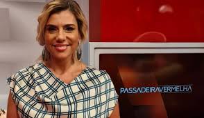Mónica sintra (born june 10, 1978) is a portuguese singer. Monica Sintra Sem Trabalho Na Musica Cantora Dedica Se A Venda De Roupa Online
