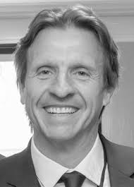 The bridge between leading companies & advisors