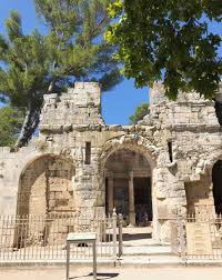 Les Jardins De La Fontaine Et Le Temple De Diane Nimes Suddelafrance Gard Occitanie Vestigeromain Jardins De La Fontaine Arenes De Nimes Les Fontaines