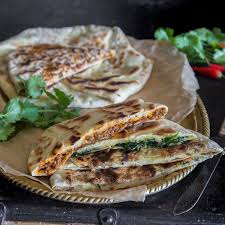 Naan Brot Grundrezept Fur Den Indischen Fladen Aus Der Pfanne Rezept Naan Fladenbrot Rezepte