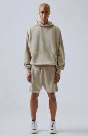 Jerry lorenzo and fear of god's essentials line is returning with a premium aesthetic for fall 2019. Fog Fear Of God Essentials Pullover Hoodie Grosse Hellbraune Farbe F W19 Version Streetwear Men Outfits Mens Fashion Streetwear Mens Casual Outfits