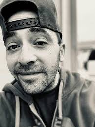 Jeremy Deroche's Instagram, Twitter & Facebook