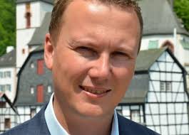 Wir machen den weg frei. Vr Bank Legt Um 67 Millionen Zu Wirtschaft Eifel