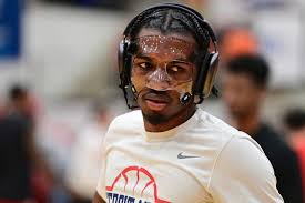 Detroit Mercy's Antoine Davis goes for record