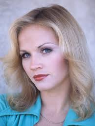 Lindsay Bloom's Instagram, Twitter & Facebook