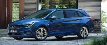 Predam opel astra caravan kombi, 1.7 cdti rok vyroby 2005, najazdene 189 000km, abs, centrálne zamykanie, esp lakťová opierka, klimatizácia, elektrické zrkadlá, elektrické okná 2x, vyhrievané zrkadlá, multifunkčný volant, palubný. Opel Astra Kombi 2020 Cena